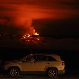 La lave du Mauna Loa, en éruption depuis le 27 novembre, menace désormais l'une des routes principales de Hawaï.
